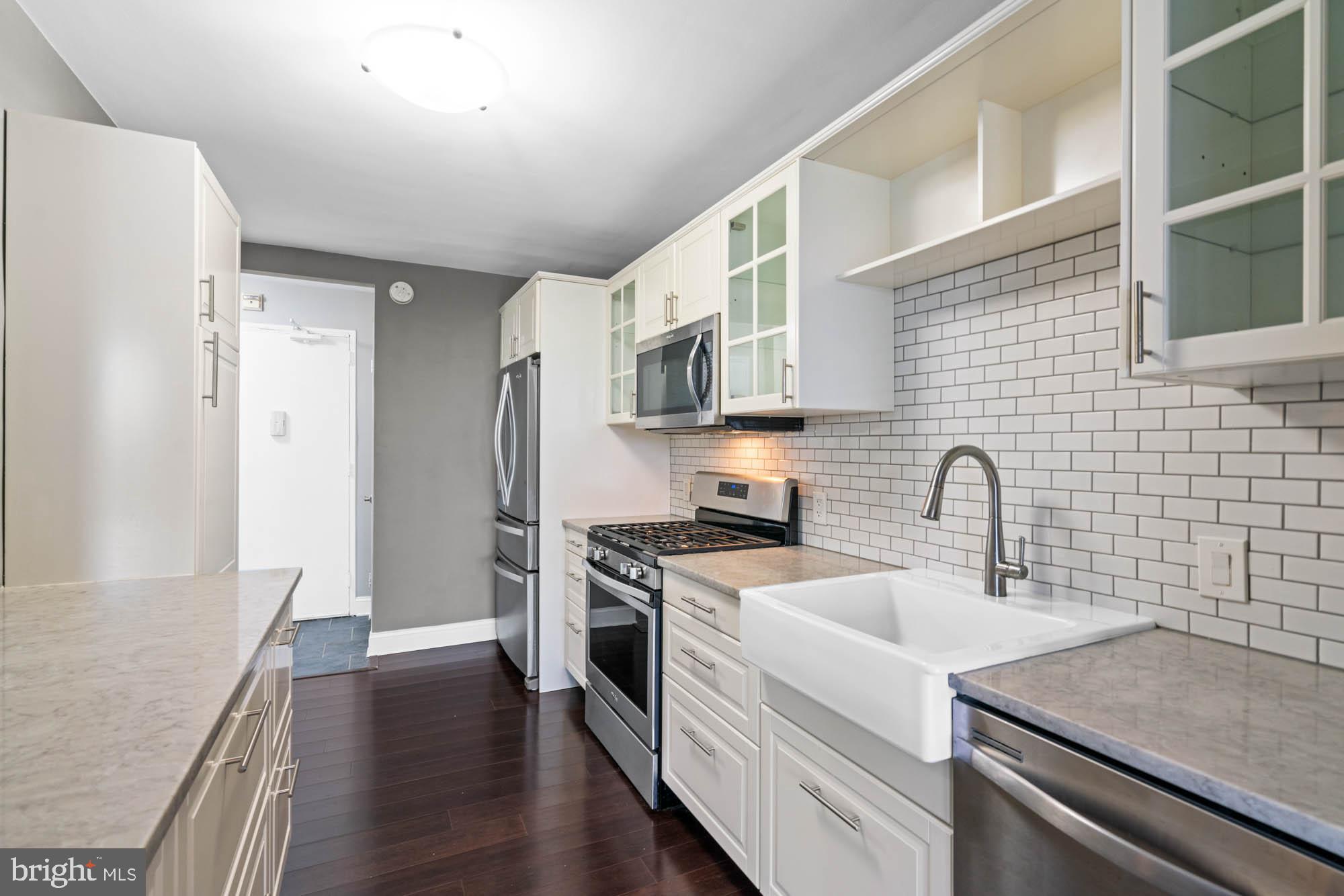 5101 River Road, Unit 1217 Bethesda, MD 20816 - Photo 18 of 61 Apron front sink w/ classic white tile backsplash