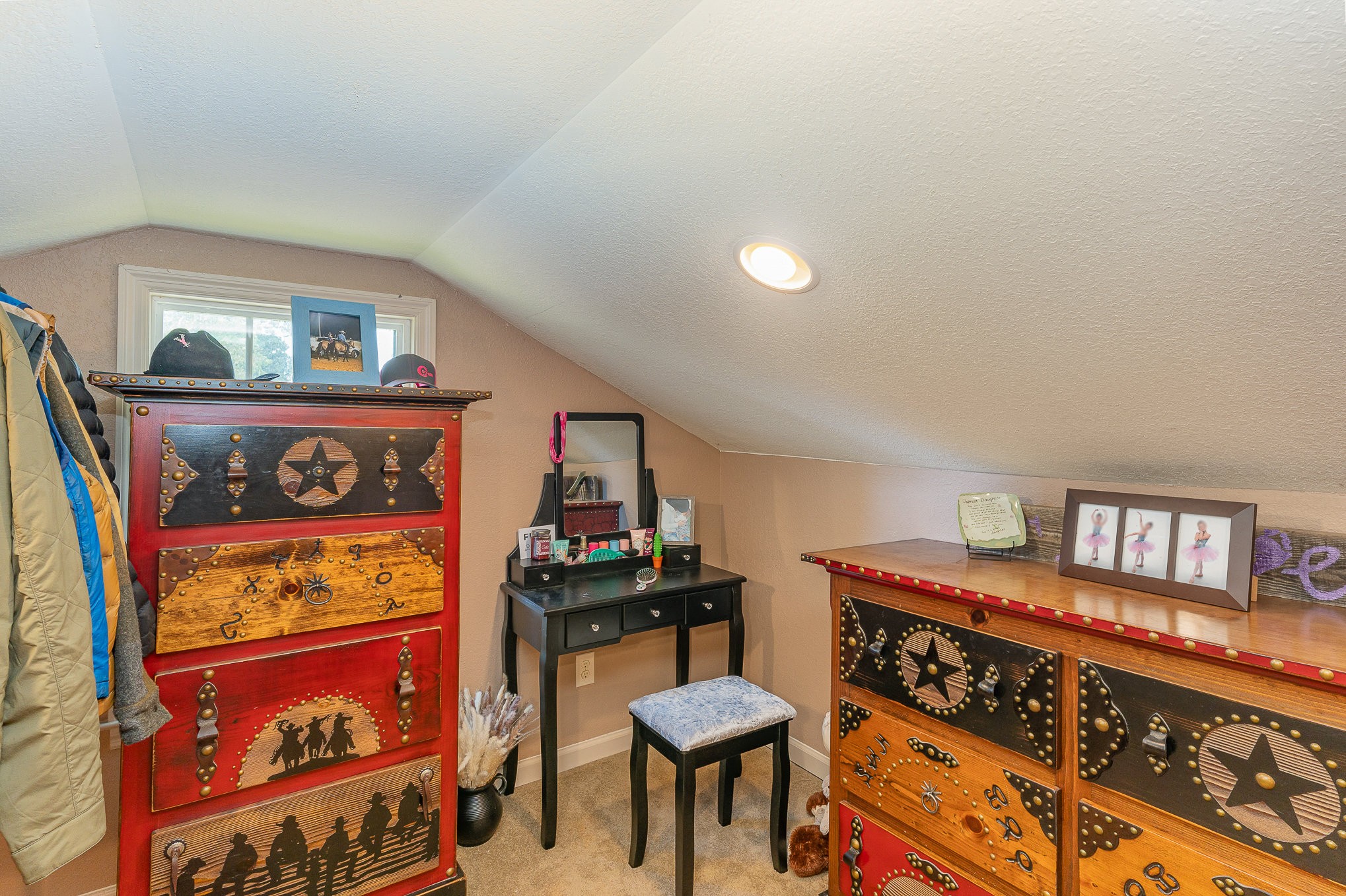 10919 Owens Chapel Road Springfield, TN 37172 - Photo 17 of 23 a view of an chairs in a room