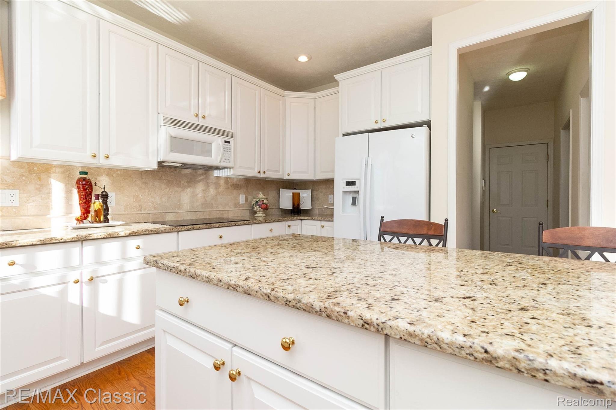 9802 Quail Ridge Run Brighton, MI 48114 - Photo 15 of 70 13.jpg