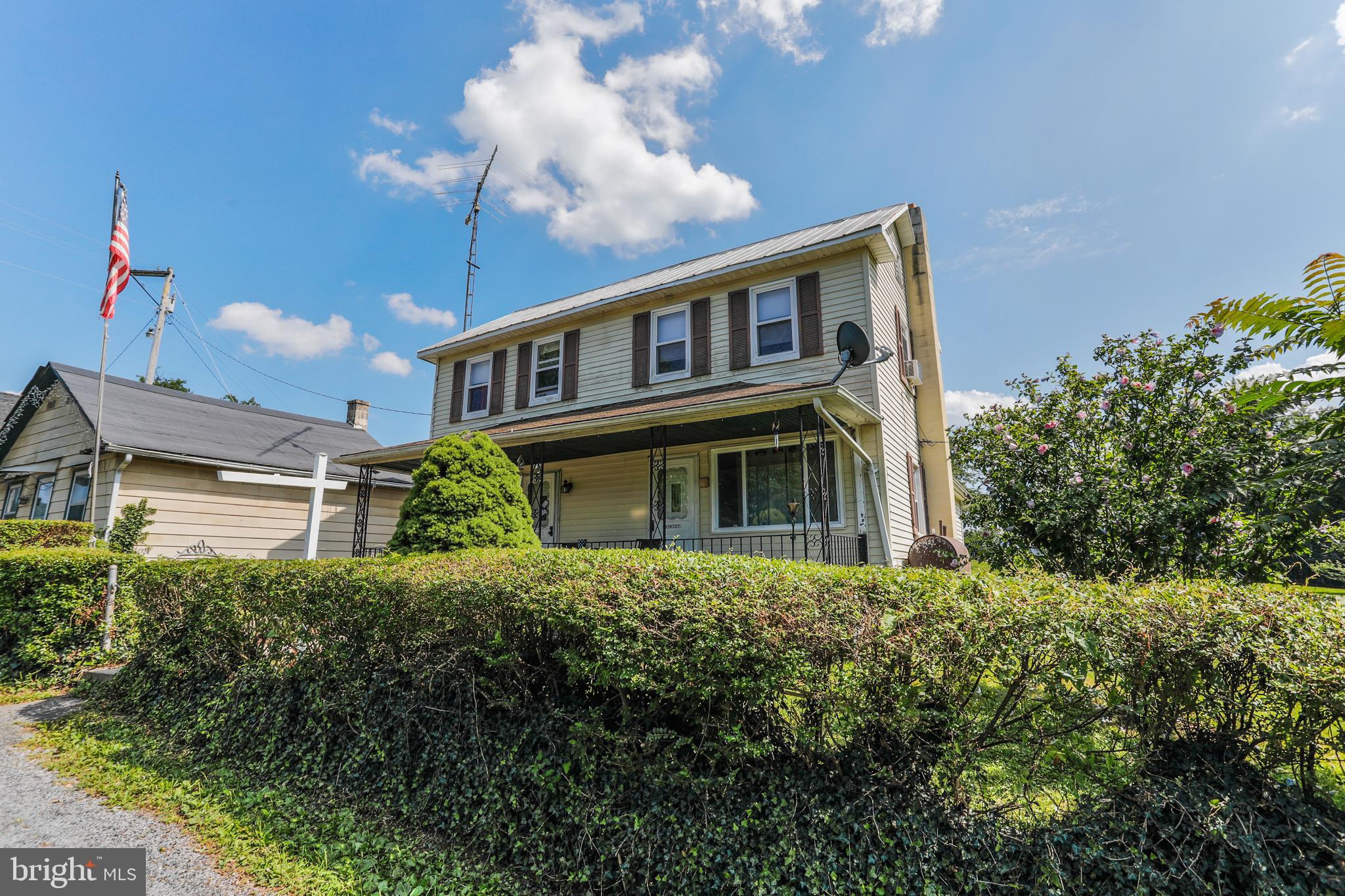 2402 Harpers Ferry Road Sharpsburg, MD 21782 - Photo 3 of 60 3 to 4 bedroom large colonial.