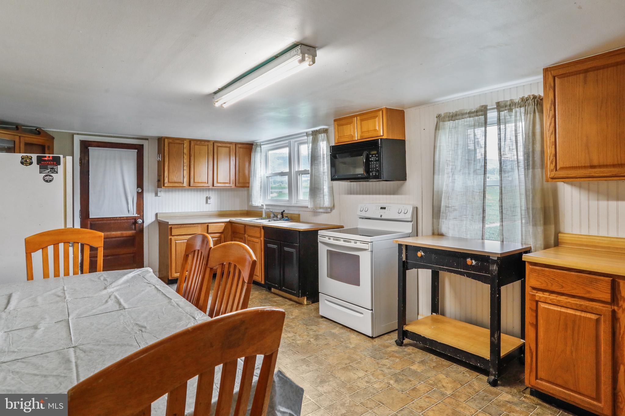 2402 Harpers Ferry Road Sharpsburg, MD 21782 - Photo 38 of 60 Kitchen with all appliances included.