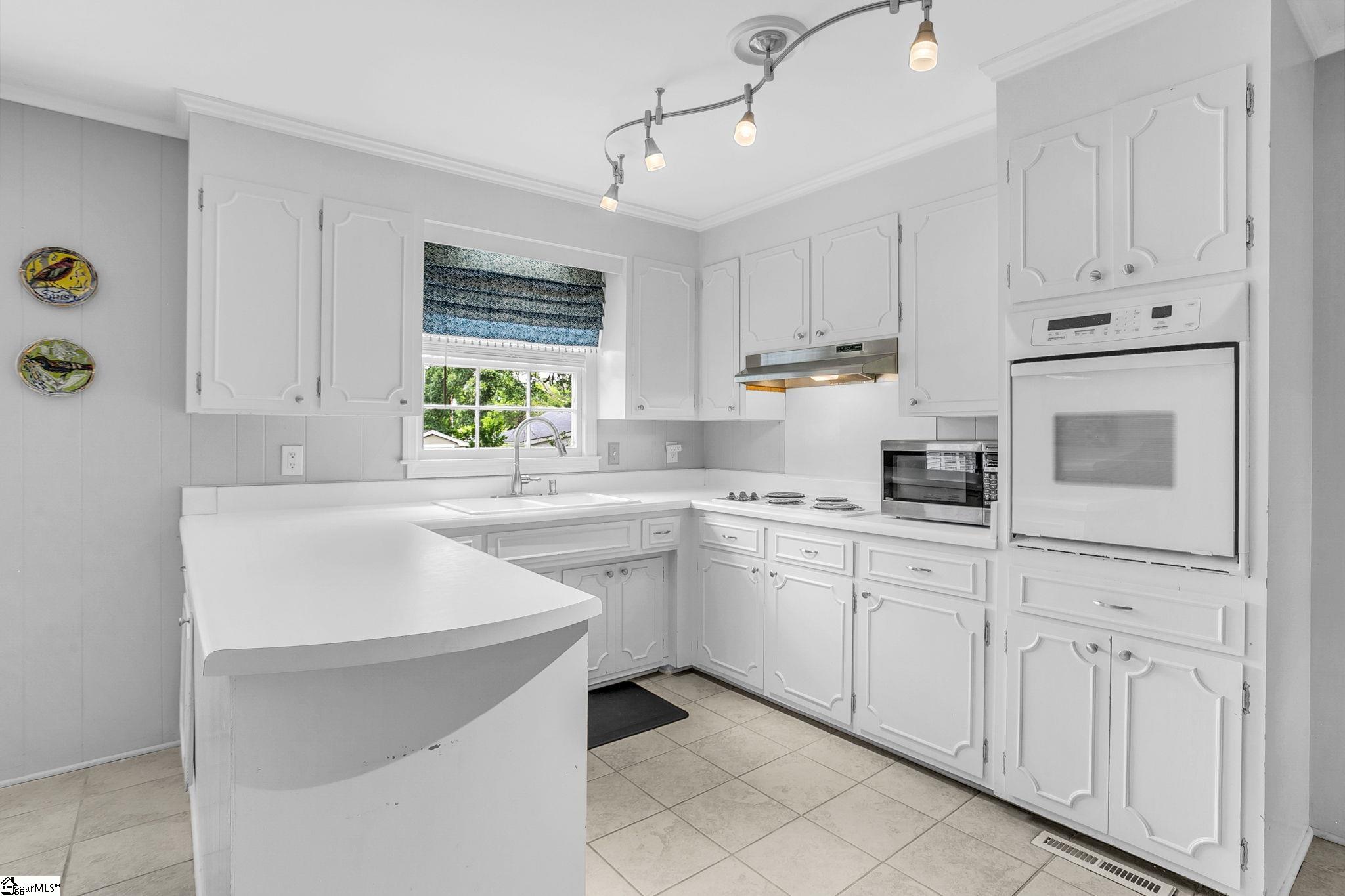 602 Wembley Road Greenville, SC 29607 - Photo 20 of 41