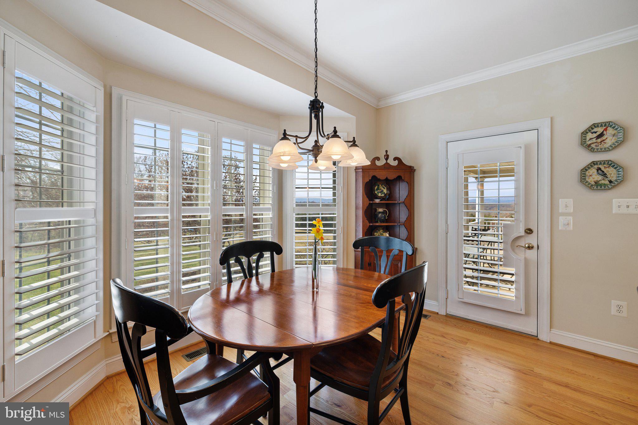 11099 Victor Drive Marshall, VA 20115 - Photo 21 of 65 Table Space area in the kitchen