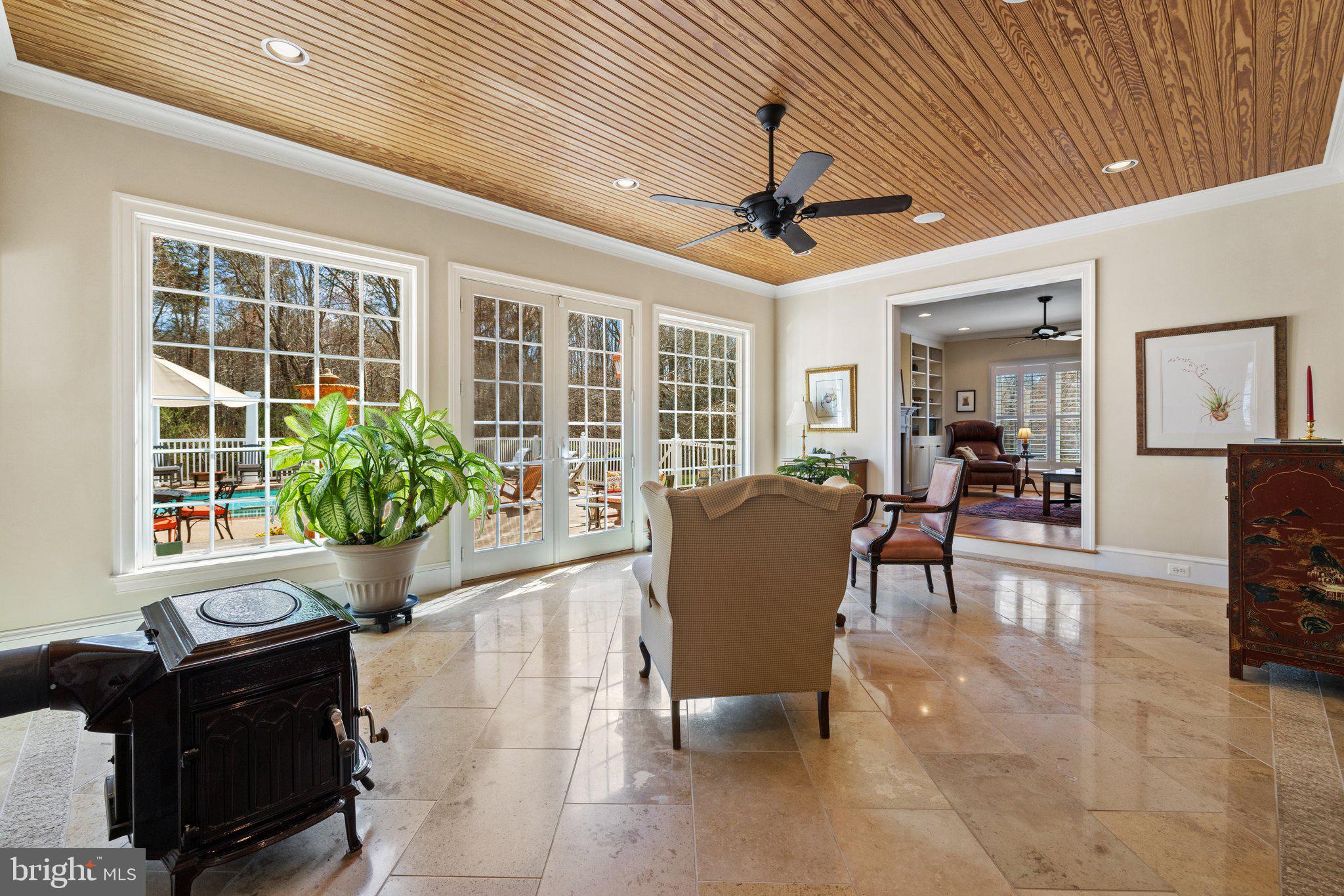 11099 Victor Drive Marshall, VA 20115 - Photo 27 of 65 Additional main floor family room