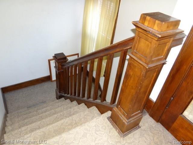 877 Nottingham Road Grosse Pointe, MI 48230 - Photo 8 of 23 To upper.jpg