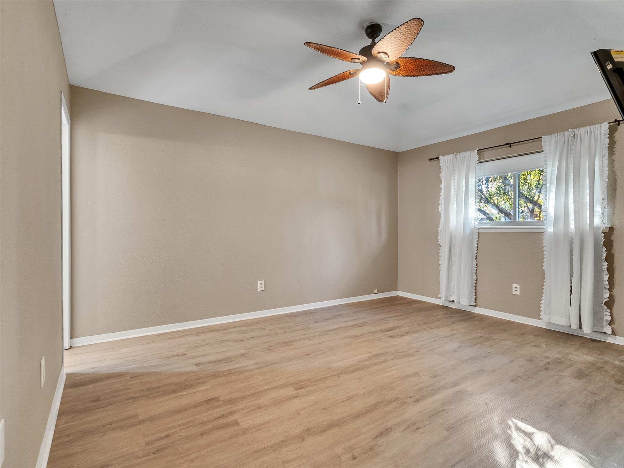 730 Broad Ripple Drive Houston, TX 77336 - Photo 18 of 28 a view of room with window and ceiling fan