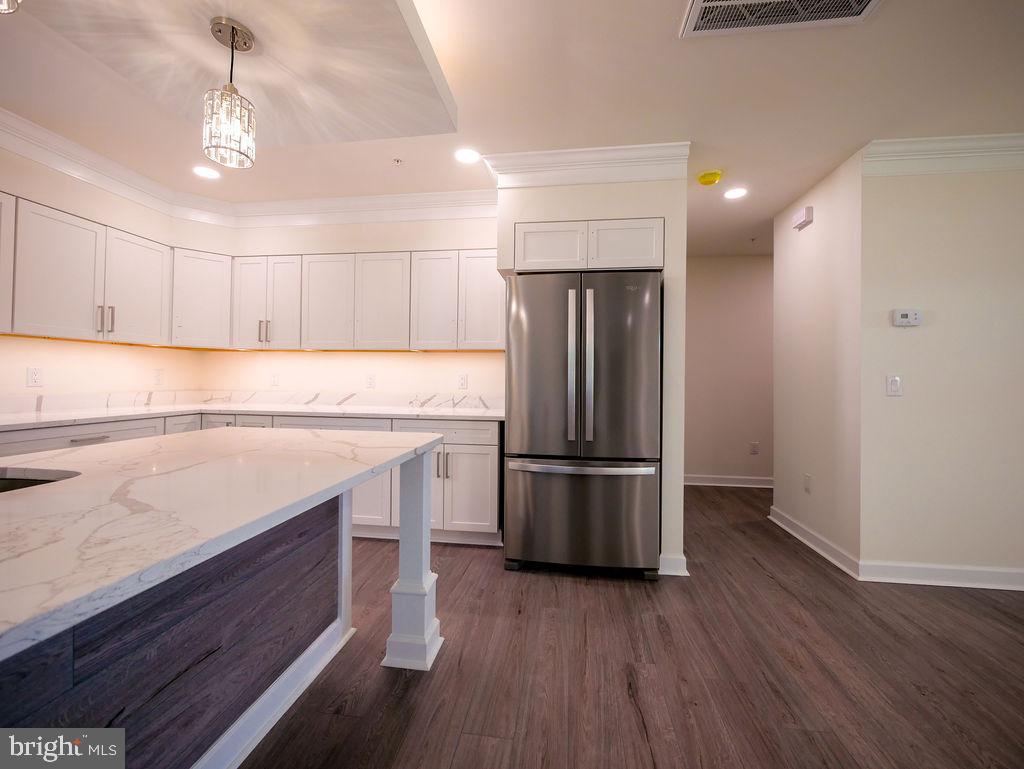 207 West 4th Street Ridgely, MD 21660 - Photo 11 of 50 Under-cabinet lighting with dimmer