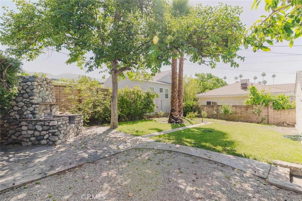 2007 West Kenneth Road Glendale, CA 91201 - Photo 30 of 38 Gallery Image 30