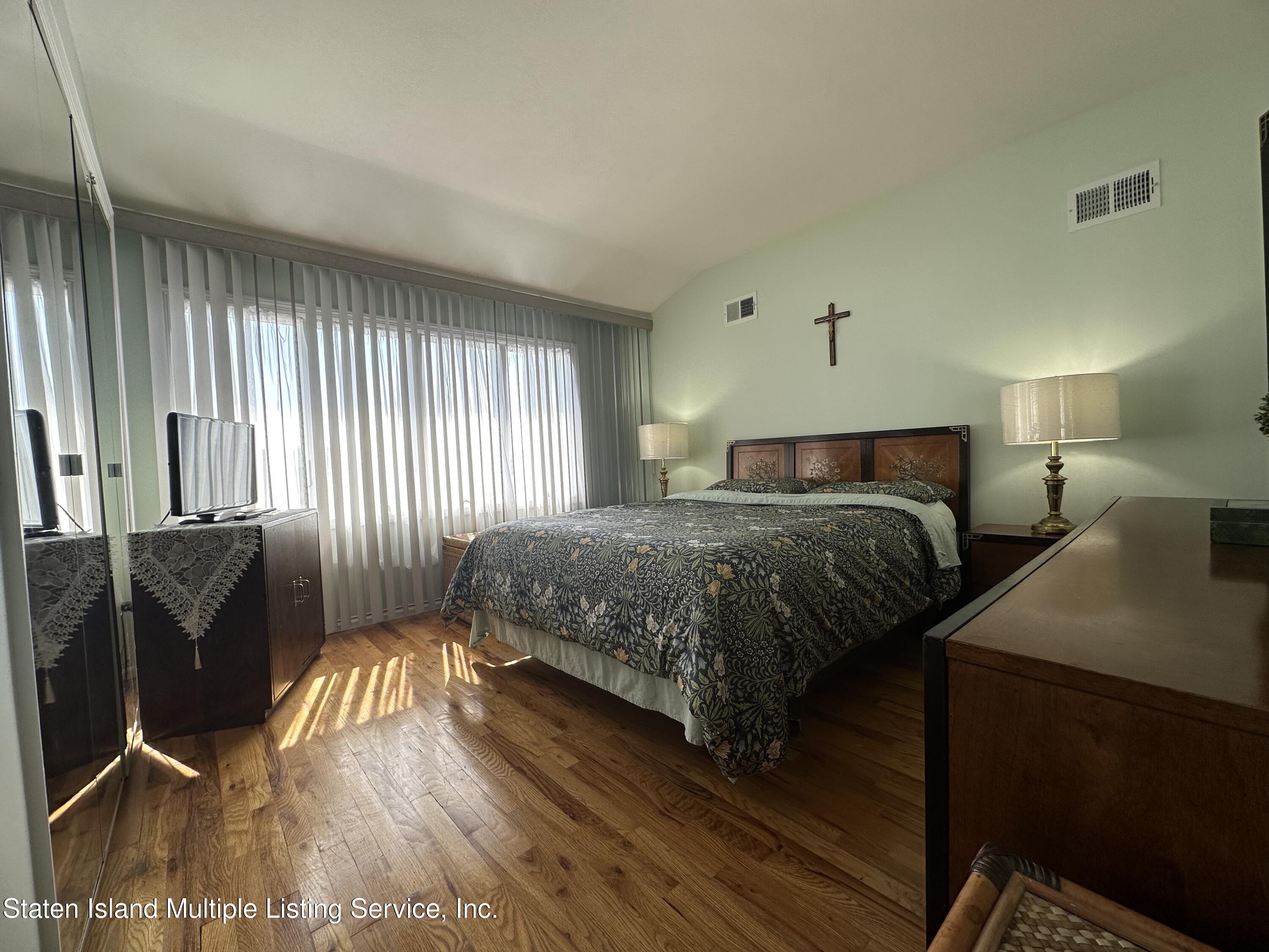 109 Hempstead Avenue Staten Island, NY 10306 - Photo 21 of 31 IMG_5313