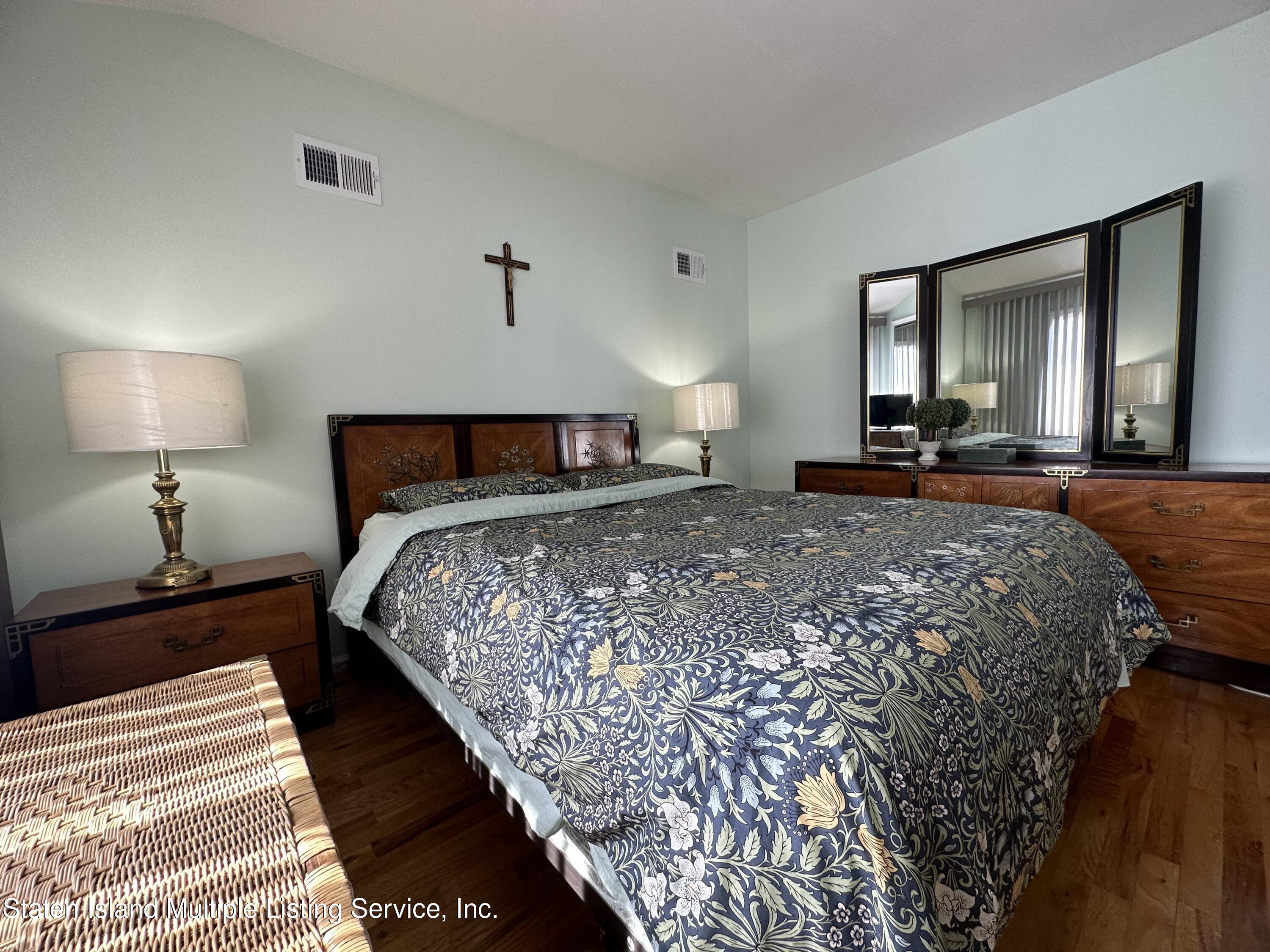 109 Hempstead Avenue Staten Island, NY 10306 - Photo 22 of 31 IMG_5314