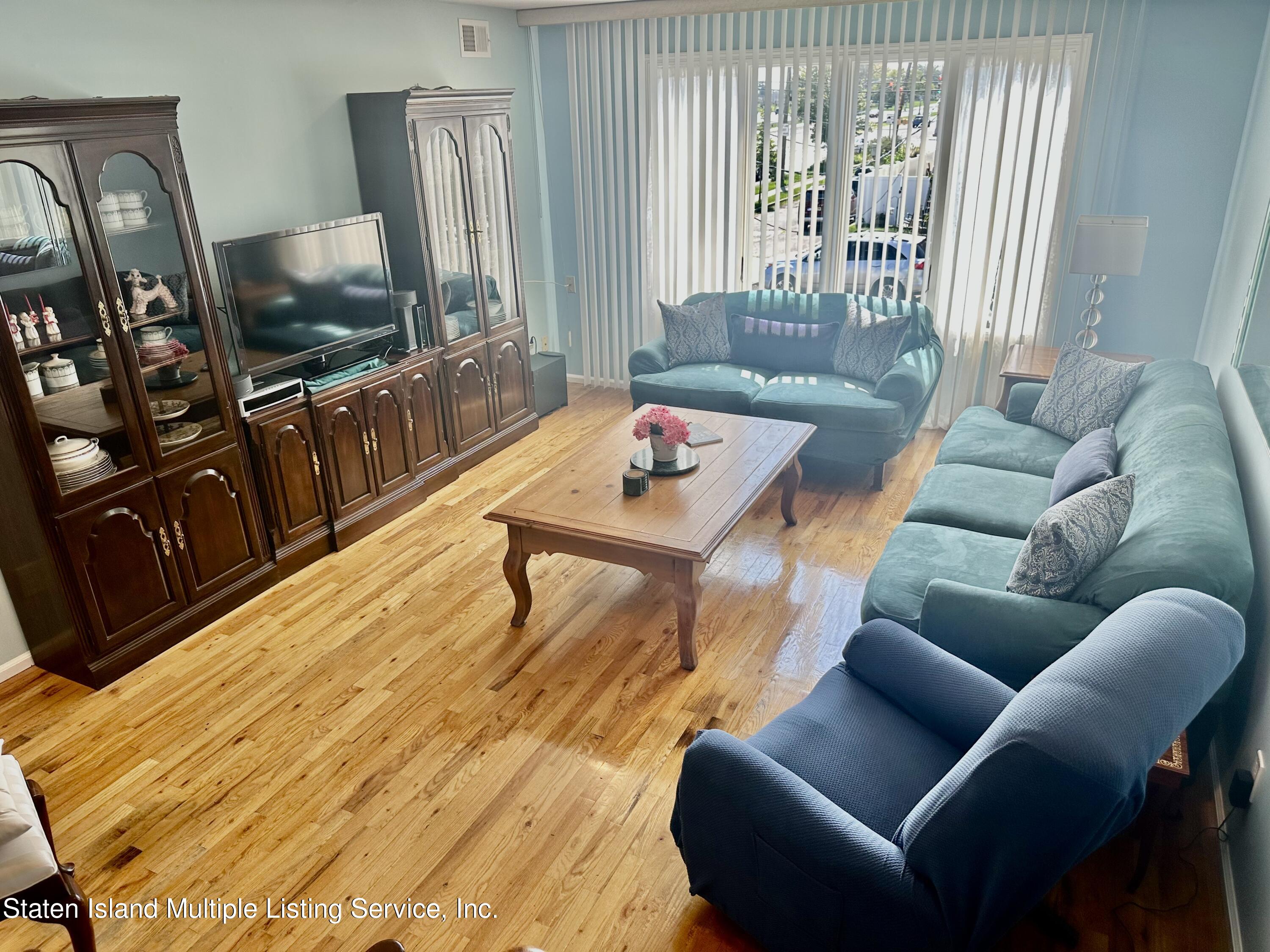 109 Hempstead Avenue Staten Island, NY 10306 - Photo 9 of 31 IMG_5395