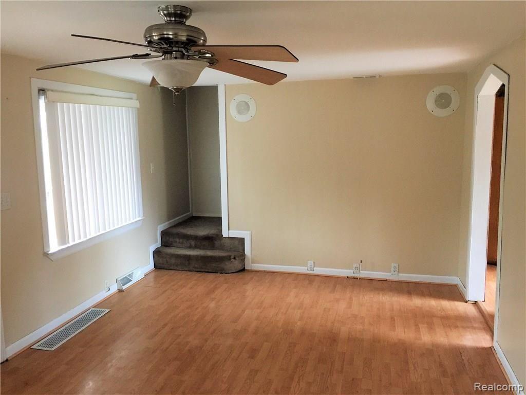 6422 Pontiac Lake Road Waterford, MI 48327 - Photo 6 of 37