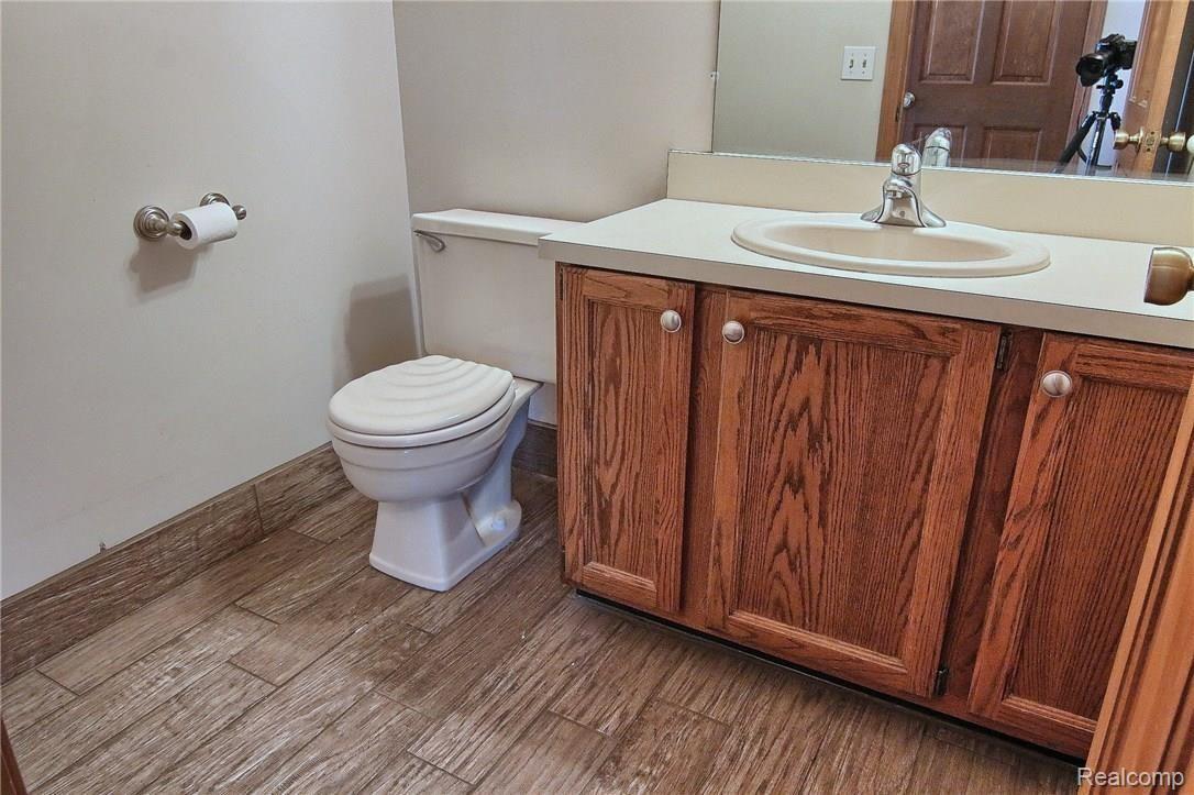 319 Old Ridge Court Rochester, MI 48309 - Photo 6 of 32 Half_Bath.jpg