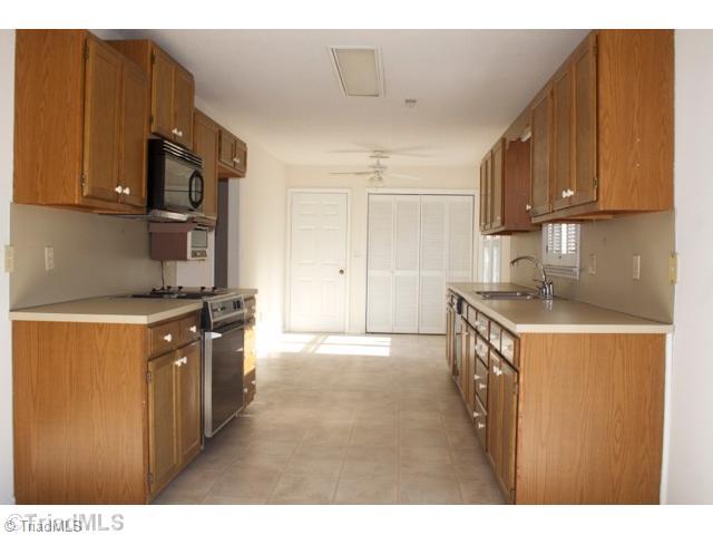 3907 Braddock Road High Point, NC 27265 - Photo 4 of 16 Kitchen.