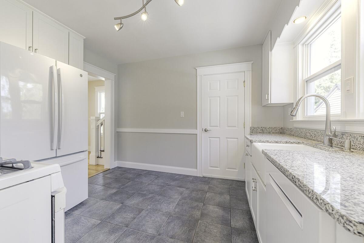 24 Strathmore Road South Portland, ME 04106 - Photo 25 of 55 24 Strathmore-81