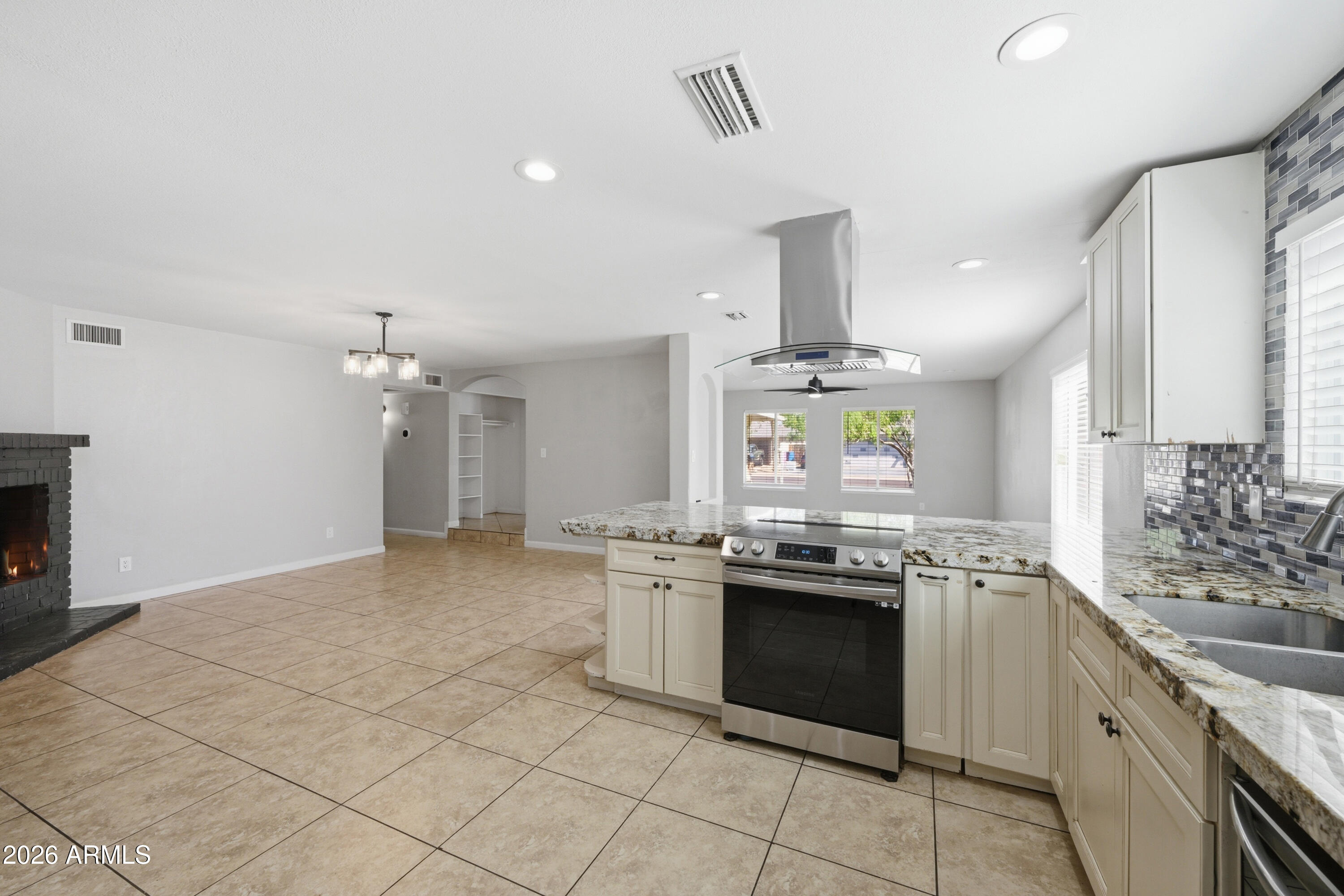 1651 East Apollo Road Phoenix, AZ 85042 - Photo 10 of 23 Kitchen