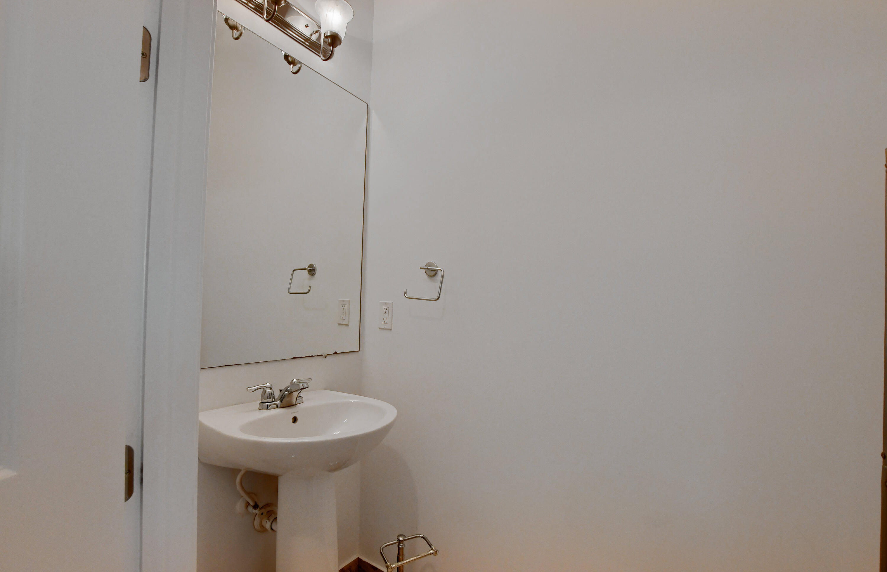 100 Northwest 69th Circle, Unit 15 Boca Raton, FL 33487 - Photo 28 of 45 DownStairs Bath