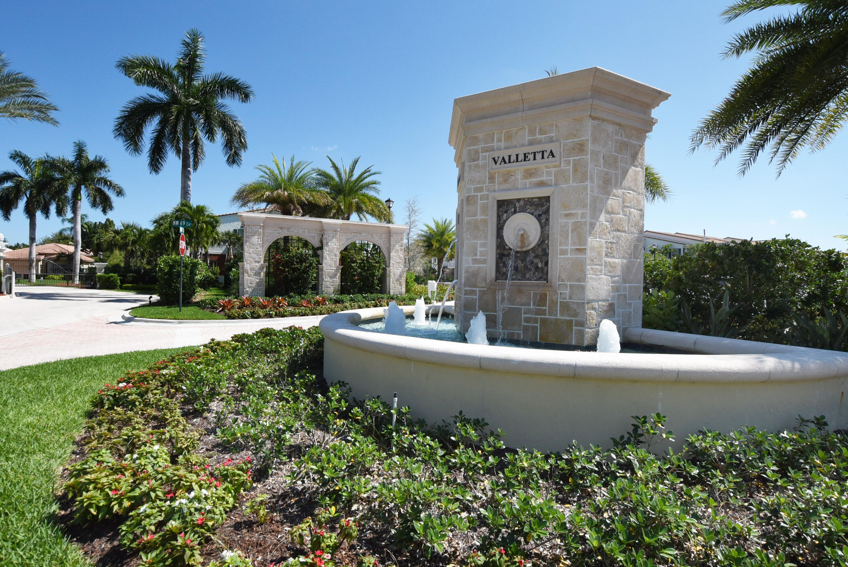100 Northwest 69th Circle, Unit 15 Boca Raton, FL 33487 - Photo 34 of 45 Community Space