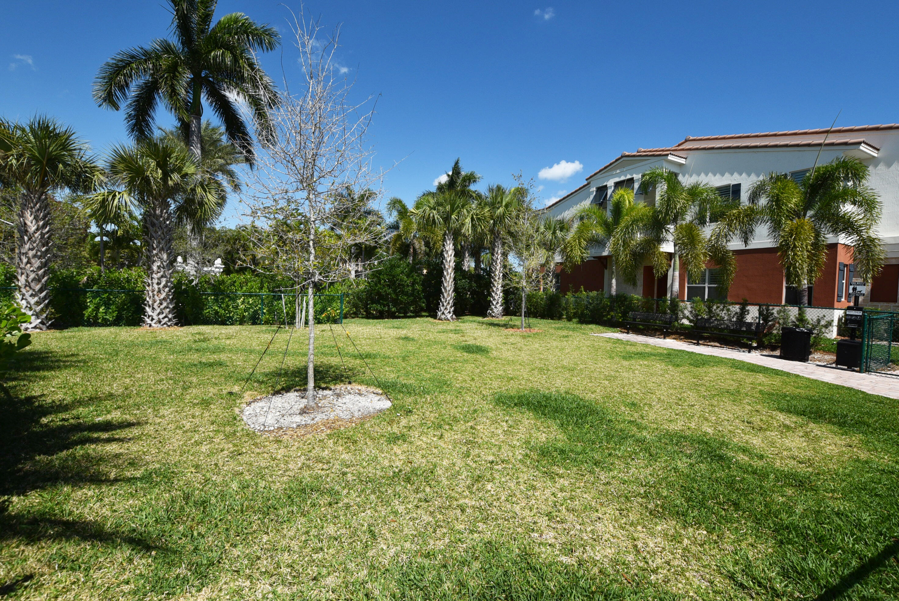 100 Northwest 69th Circle, Unit 15 Boca Raton, FL 33487 - Photo 35 of 45 Community Space