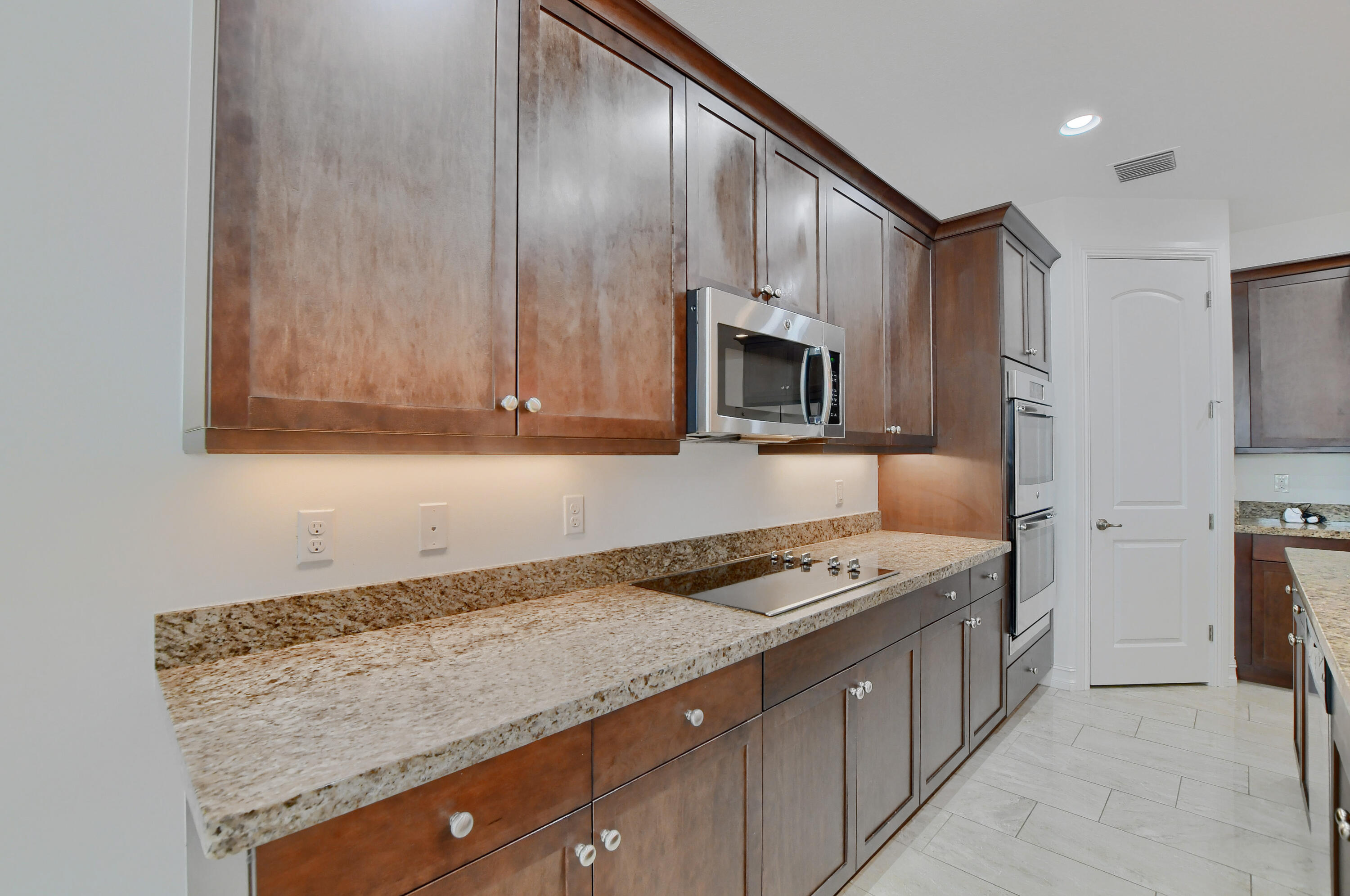 100 Northwest 69th Circle, Unit 15 Boca Raton, FL 33487 - Photo 9 of 45 Kitchen