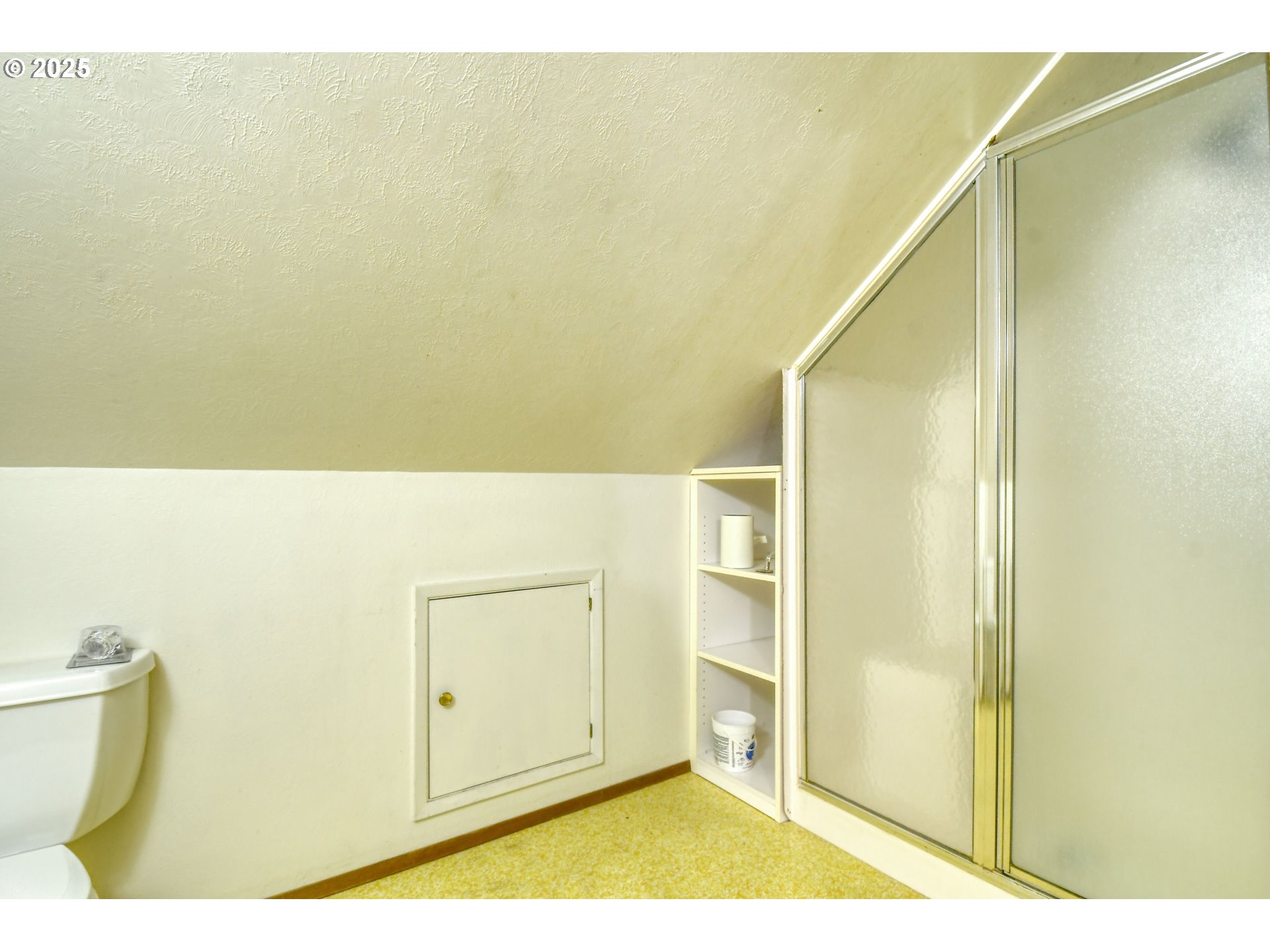 3540 Northeast King Place Pendleton, OR 97801 - Photo 32 of 48 a bathroom with a sink