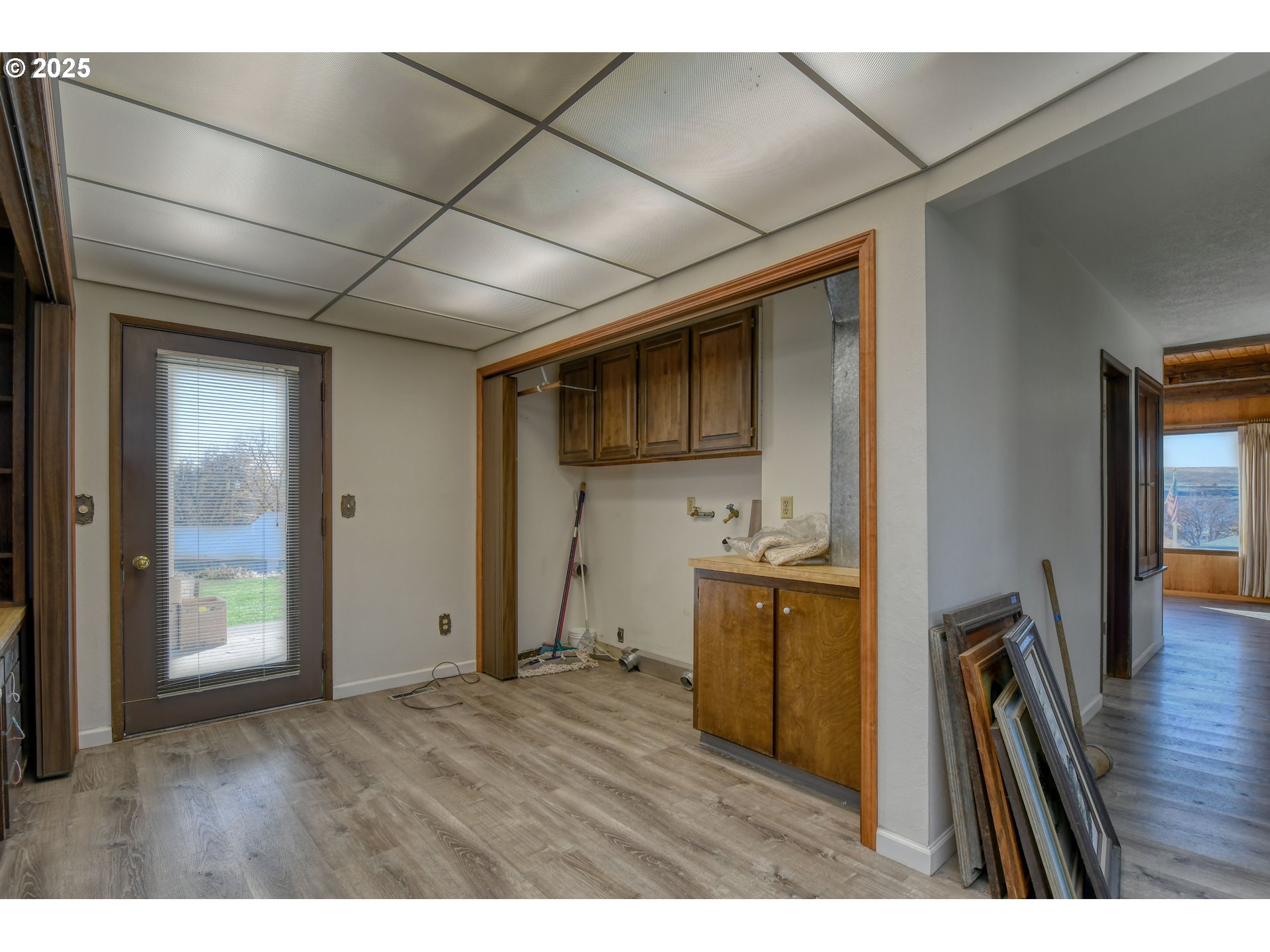 3540 Northeast King Place Pendleton, OR 97801 - Photo 34 of 48 a bathroom with a sink and mirror