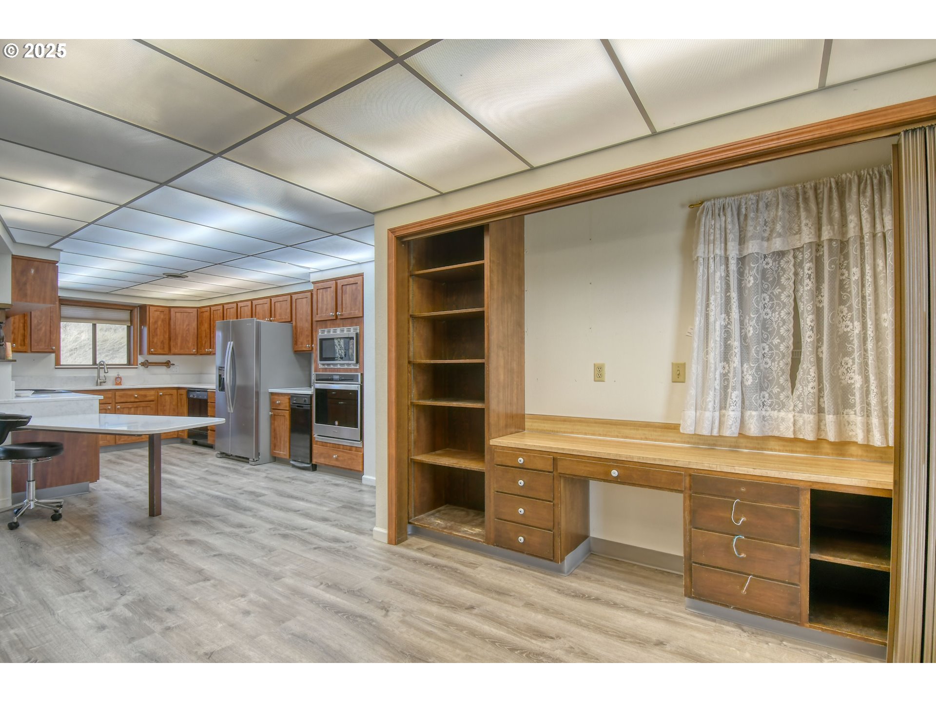 3540 Northeast King Place Pendleton, OR 97801 - Photo 35 of 48 a room with furniture and window
