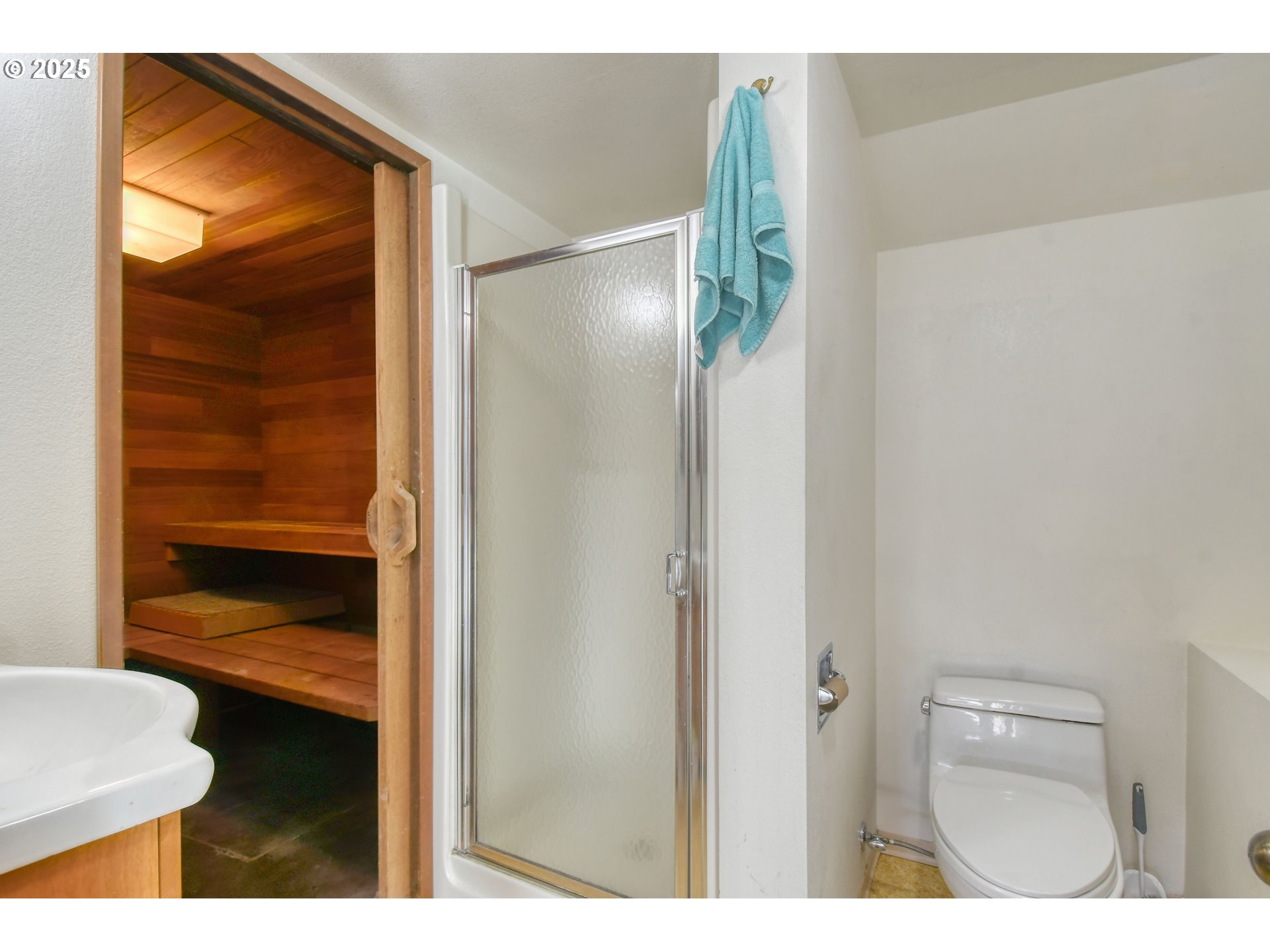 3540 Northeast King Place Pendleton, OR 97801 - Photo 43 of 48 a bathroom with a toilet