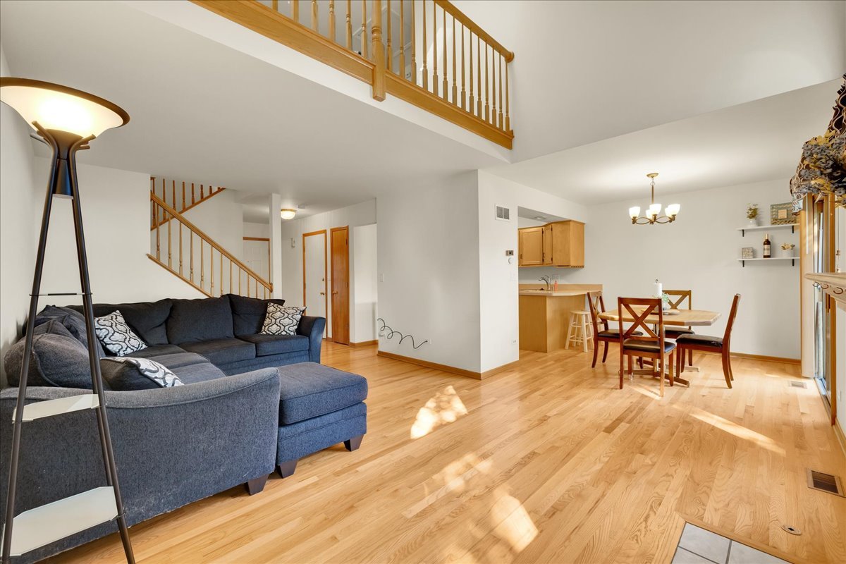 446 Wenbriar Square Addison, IL 60101 - Photo 8 of 38 Gallery Image 8