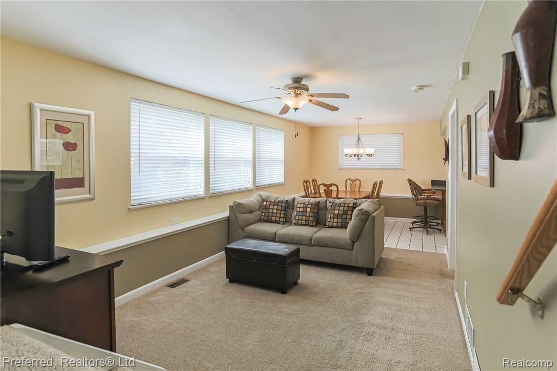 29615 Curtis Road Livonia, MI 48152 - Photo 11 of 32 11IMG_3310.jpg