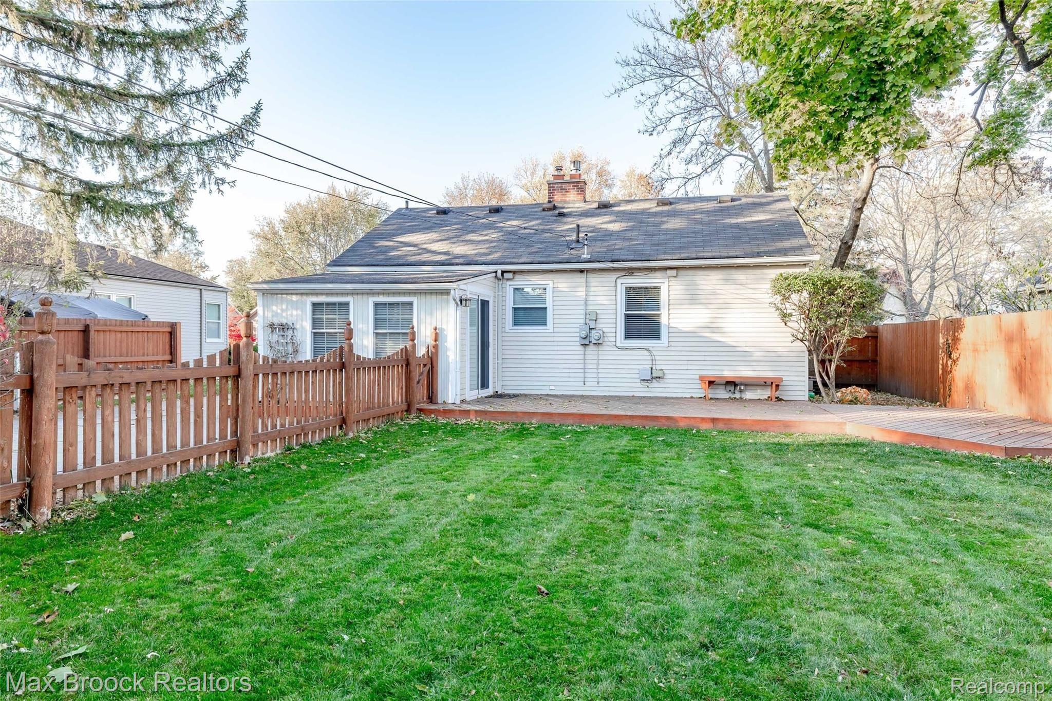 1295 Harvard Road Berkley, MI 48072 - Photo 19 of 25 2E2A7666-HDR.jpg