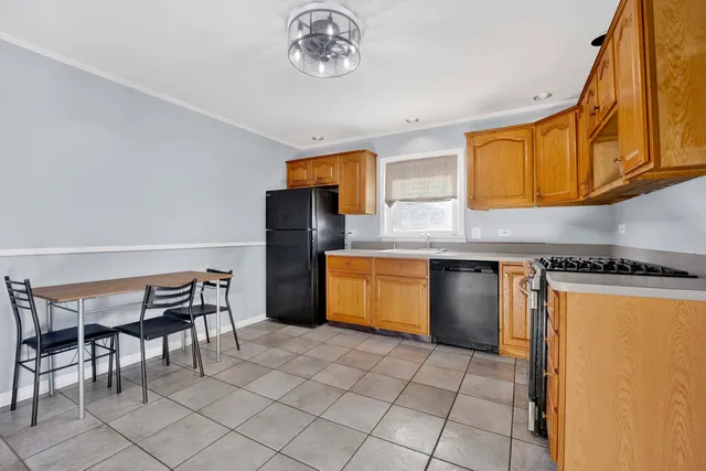 $279,900 | 11257 South Pacific Drive, Worth, IL 60482