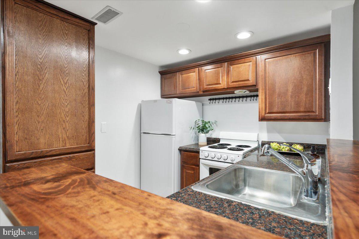 1951 Sagewood Lane, Unit LC4 Reston, VA 20191 - Photo 3 of 21