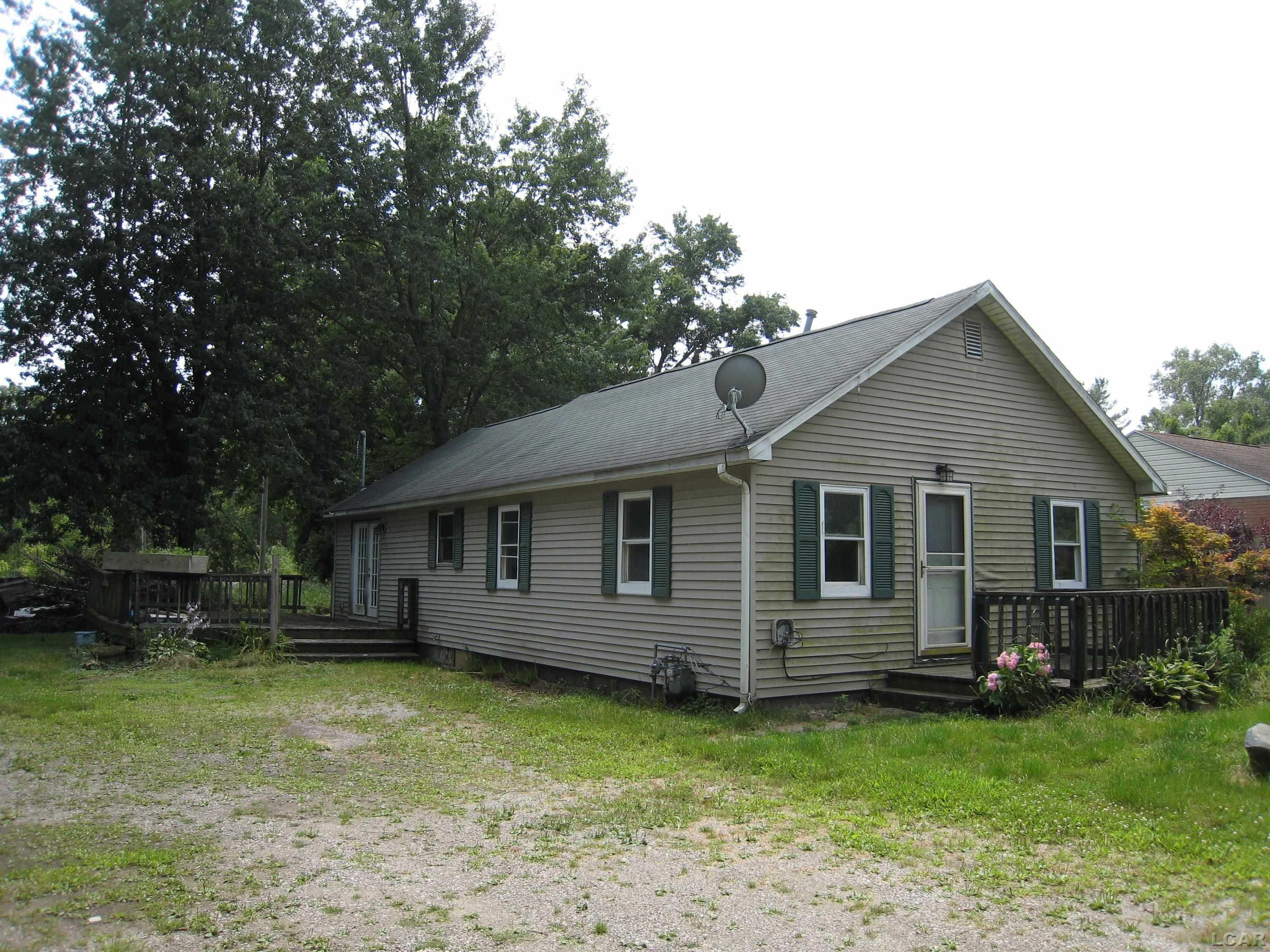 1371 East Valley Road Adrian, MI 49221 - Photo 1 of 25 Front