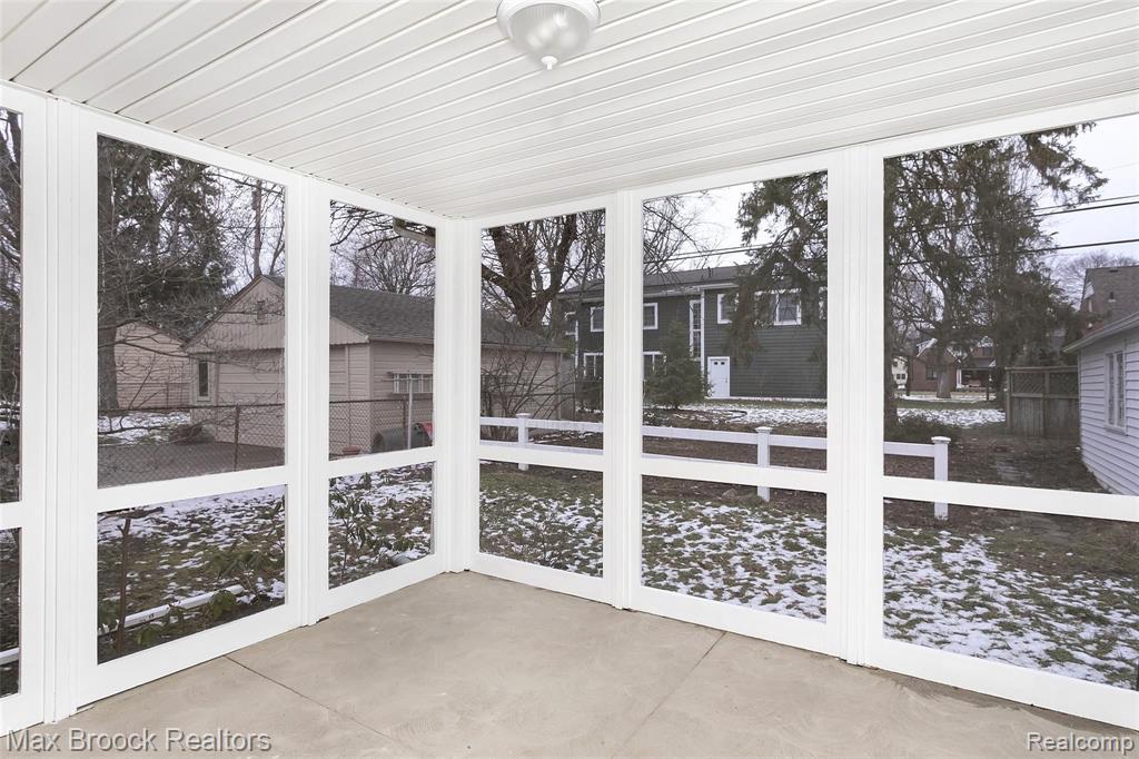 18346 Beverly Road Beverly Hills, MI 48025 - Photo 18 of 36