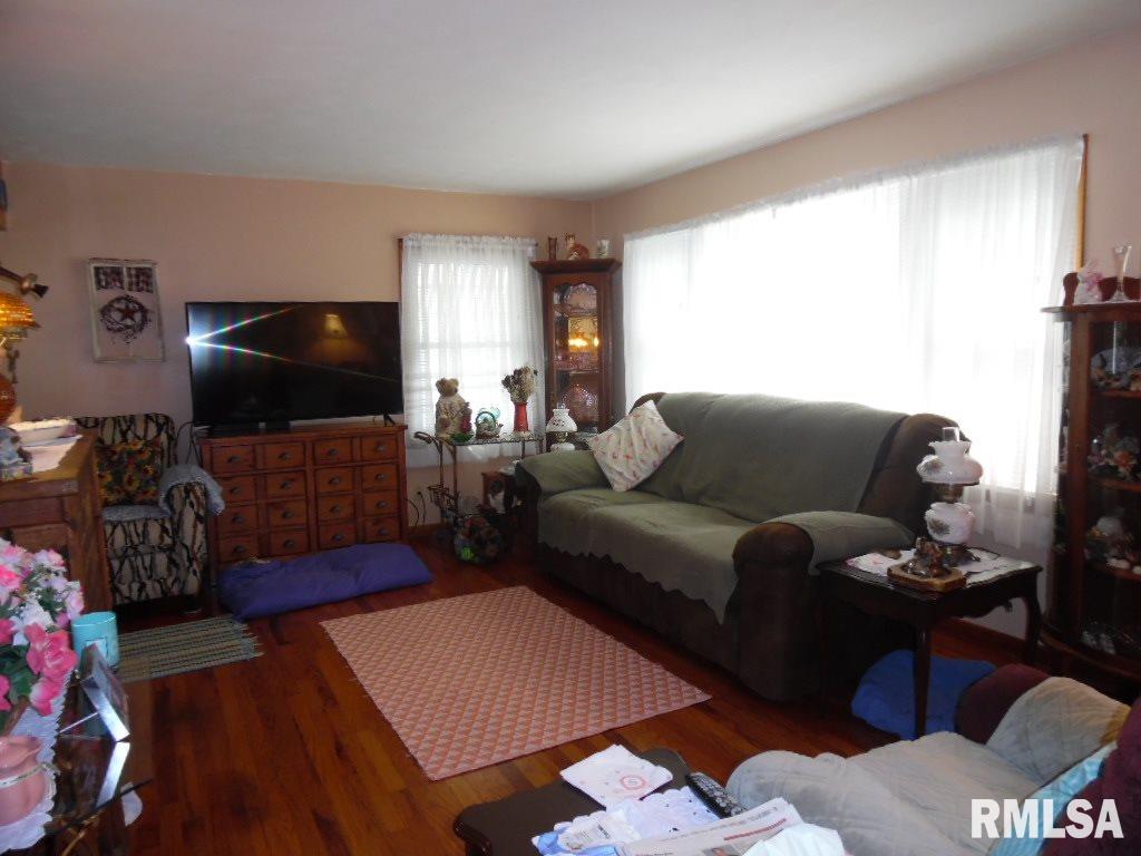 1415 North 4th Street Clinton, IA 52732 - Photo 3 of 13 Gallery Image 3