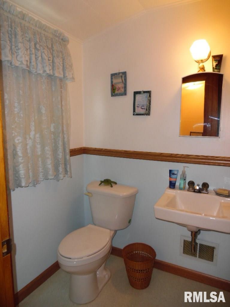 1415 North 4th Street Clinton, IA 52732 - Photo 9 of 13 Gallery Image 9