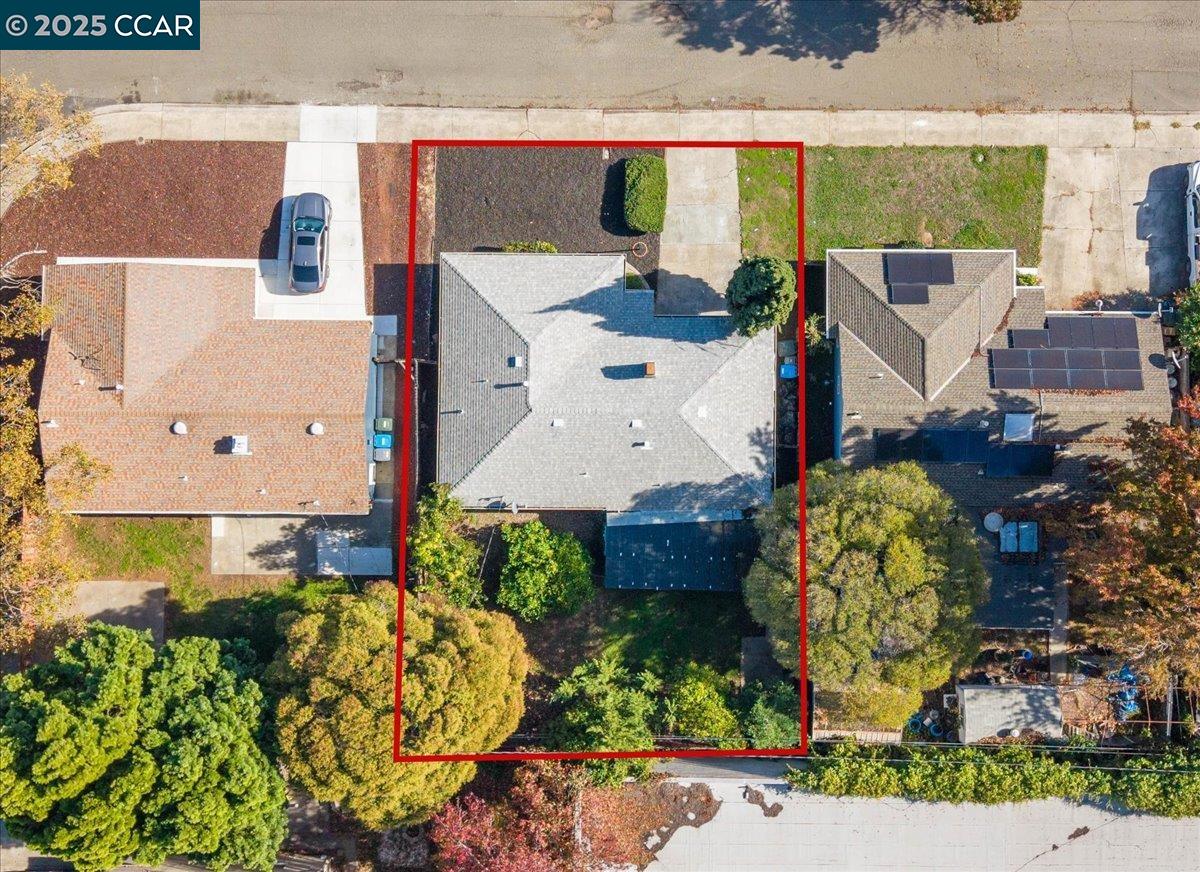 725 Del Norte Street Vallejo, CA 94591 - Photo 23 of 25 an aerial view of a house with a yard