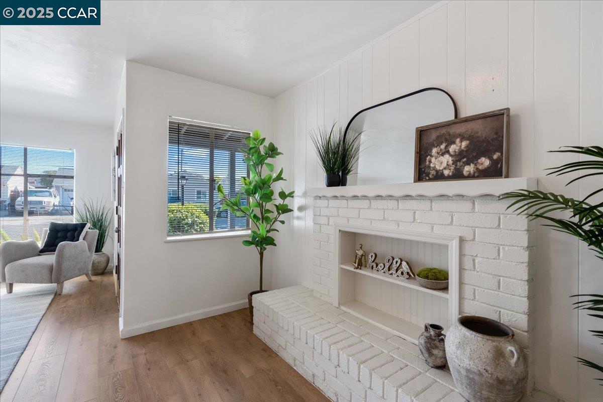 725 Del Norte Street Vallejo, CA 94591 - Photo 4 of 25 a living room with furniture and a potted plant