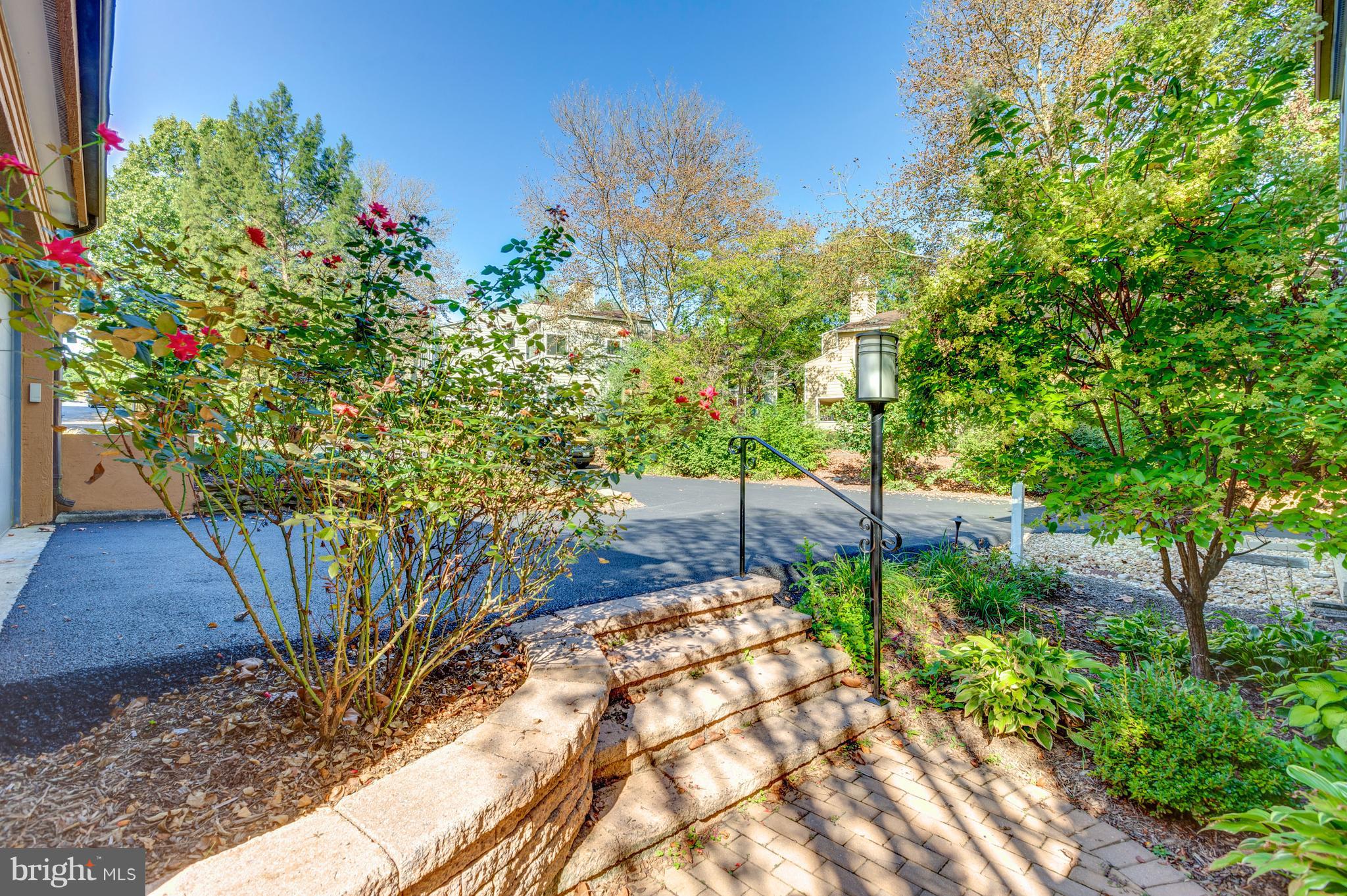 11025 Solaridge Drive Reston, VA 20191 - Photo 4 of 29 Spacious driveway down pipe stem w/ nice landscape