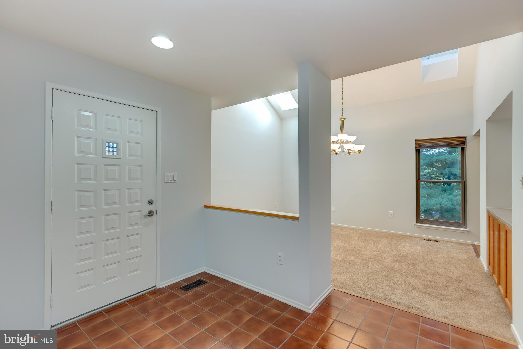 11025 Solaridge Drive Reston, VA 20191 - Photo 5 of 29 Foyer is open and ready for its new owner!