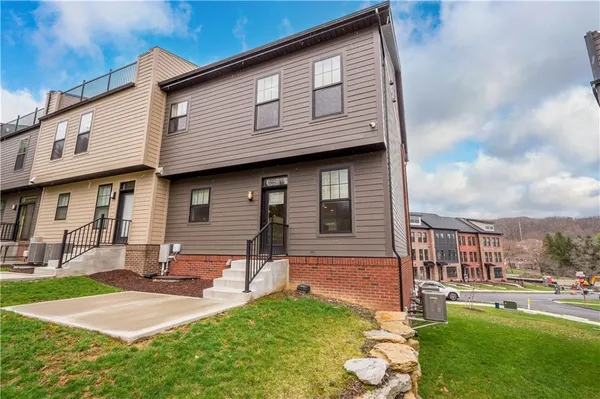 $550,000 | 423 Magnolia Drive, Venetia, PA 15367