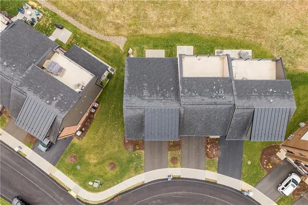 $550,000 | 423 Magnolia Drive, Venetia, PA 15367