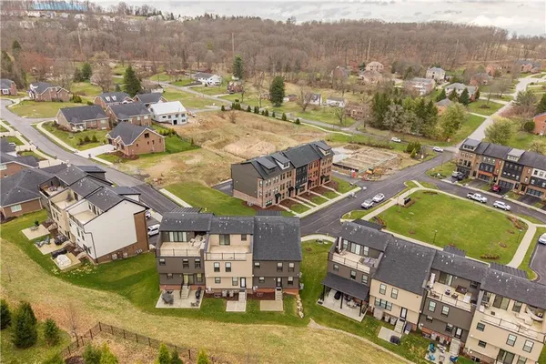 $550,000 | 423 Magnolia Drive, Venetia, PA 15367