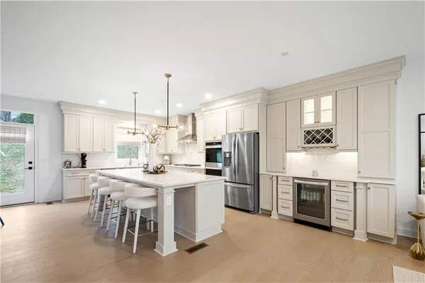 $550,000 | 423 Magnolia Drive, Venetia, PA 15367