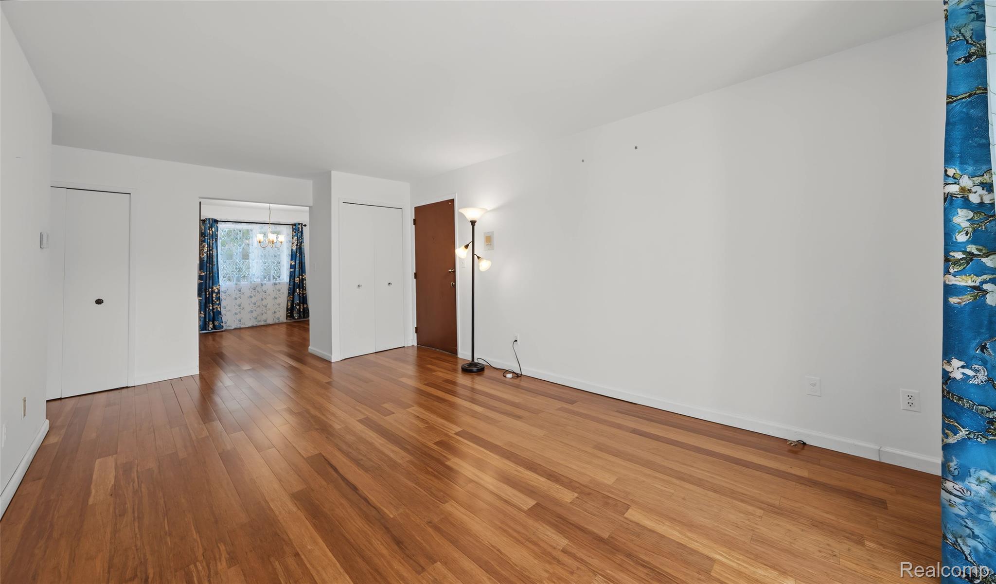 29289 Hayes Road, Unit F10 Warren, MI 48088 - Photo 11 of 40 11_Living Room-1.jpeg