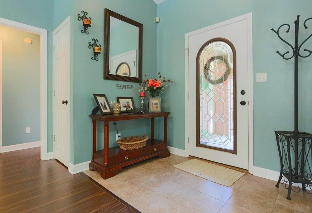 6658 Martin Road Milton, FL 32570 - Photo 4 of 45 Tiled Entry