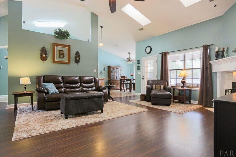 6658 Martin Road Milton, FL 32570 - Photo 5 of 45 View of this Airy Living Room