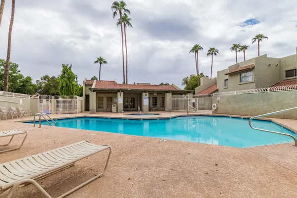 $1,800 | 222 West Brown Road, Unit 104, Mesa, AZ 85201