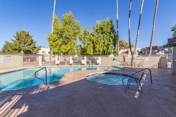 $1,800 | 222 West Brown Road, Unit 104, Mesa, AZ 85201